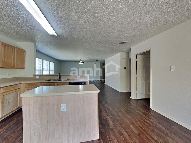 Foto del edificio - 1601 White Oak Rd