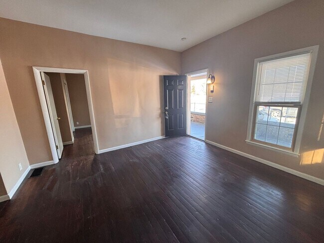 Building Photo - 926 Catalpa Dr