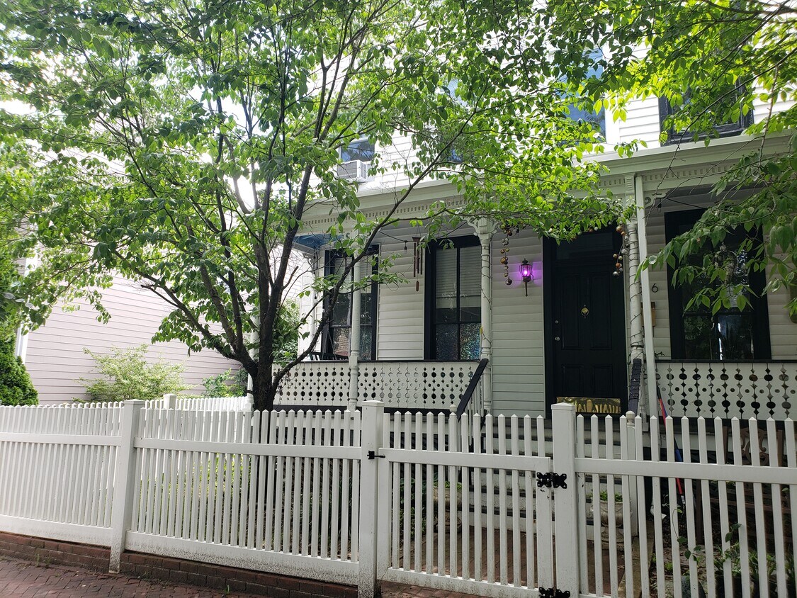 Foto principal - 516 S Laurel St