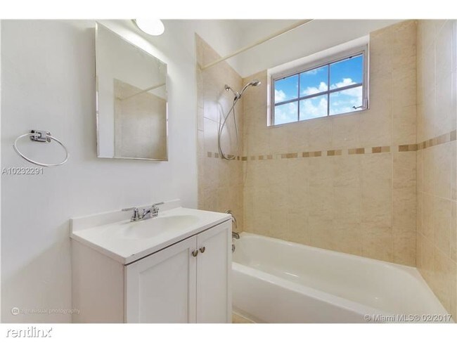 Building Photo - 1305 SW 19th St