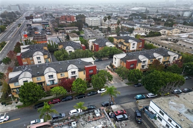 Foto del edificio - 8620 Belford Ave