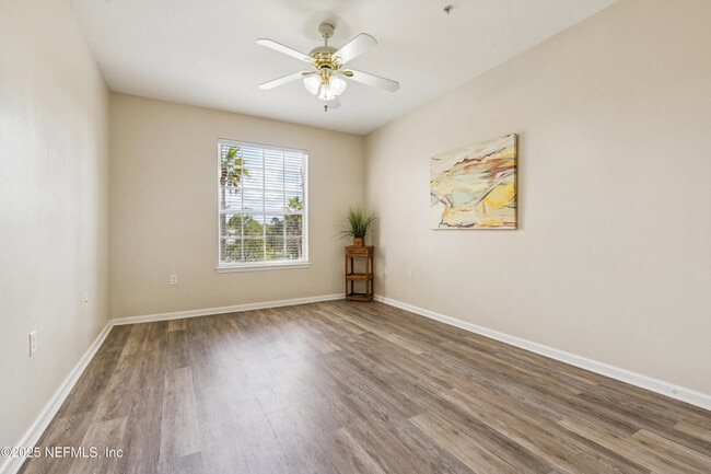 Building Photo - 7990 Baymeadows Cir E