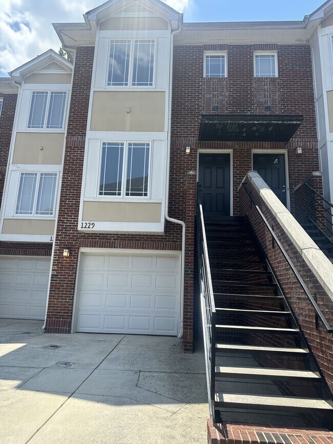 Foto del edificio - Stunning Elegance in Woodlawn at Preston