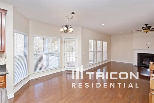 Foto del edificio - 91 Berry Hill Dr