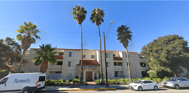 Building Photo - Twin Oaks