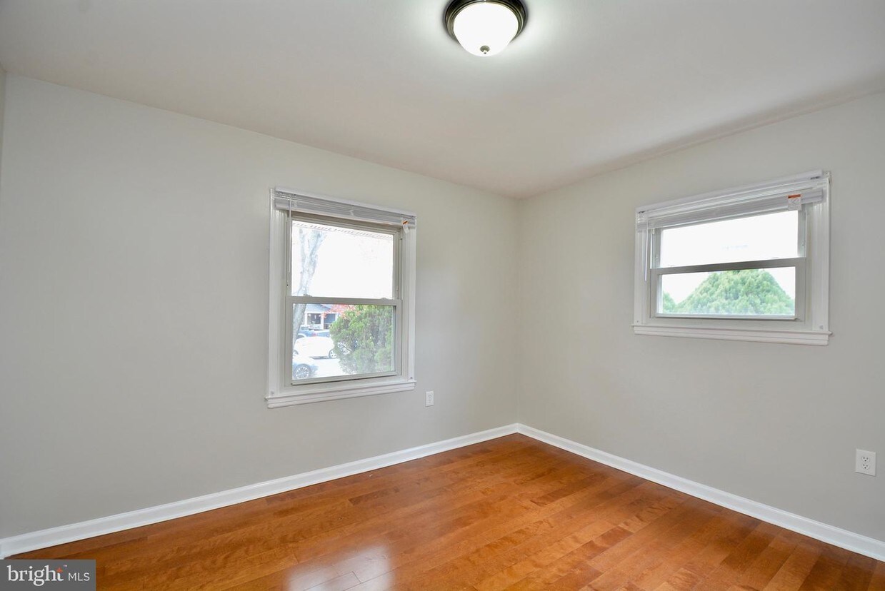 Primary Photo - 1701 N Brandon Ave