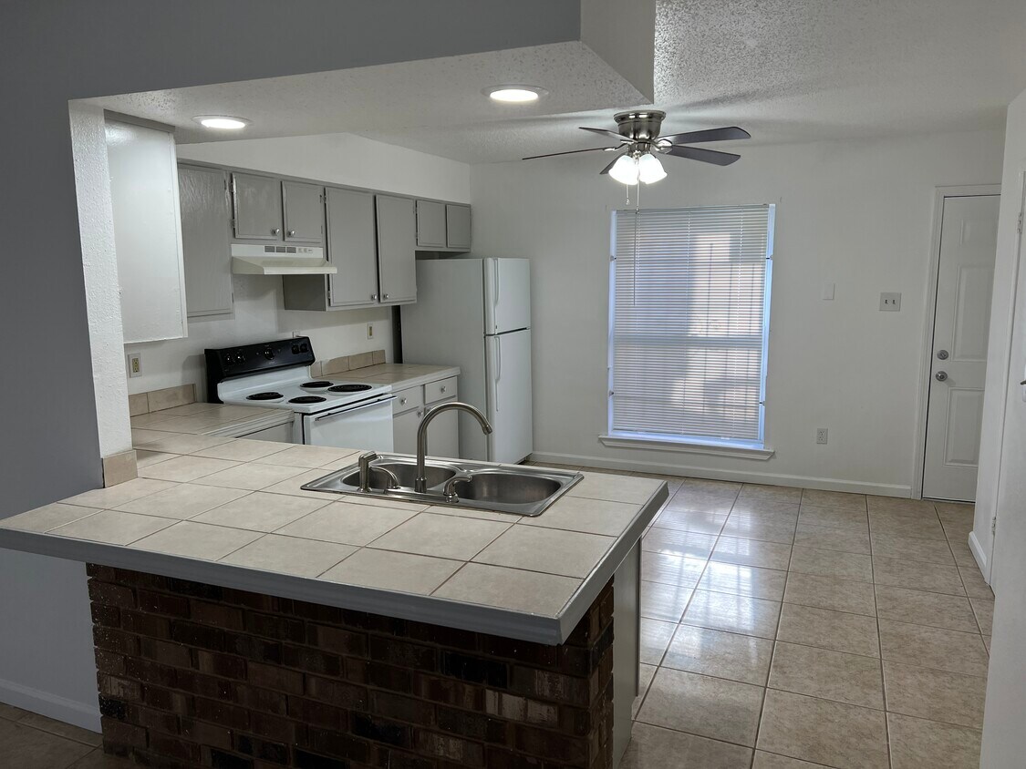 Foto principal - 7825 Read Blvd