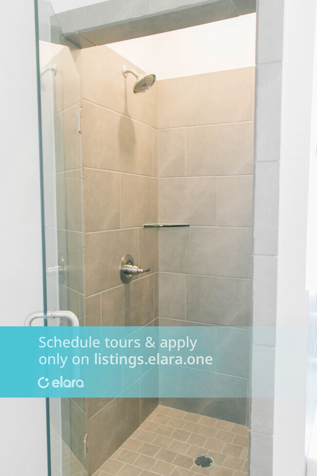 Foto del edificio - 8511 GLADE DR