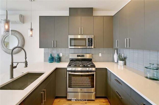 Foto del edificio - 3 br, 2.5 bath House - 5029A 38th Ave SW
