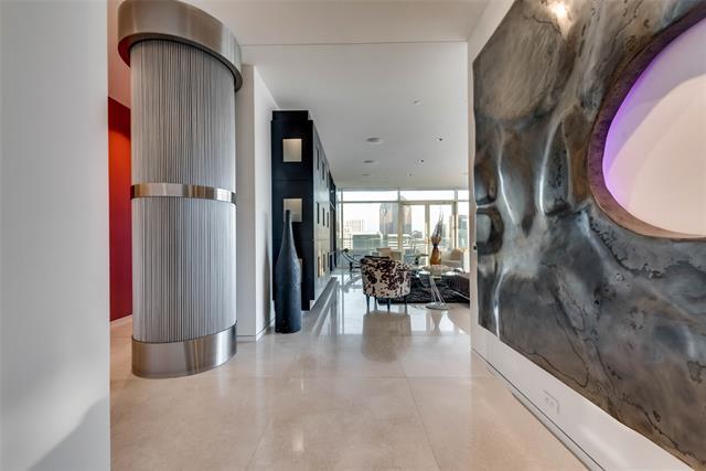 Foto del edificio - 2430 Victory Park Ln