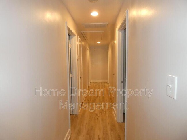 Foto del edificio - 3425 Spring Dr