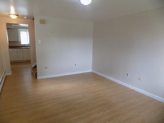 Building Photo - 808 10th St