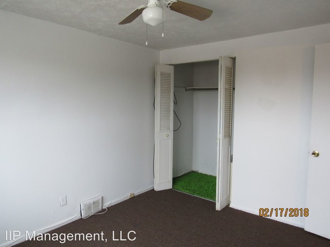 Building Photo - 6052 Glenway Dr