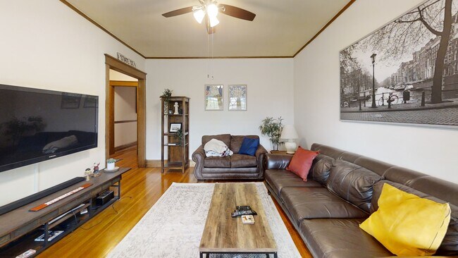 Foto del edificio - 3765 N Lakewood Ave