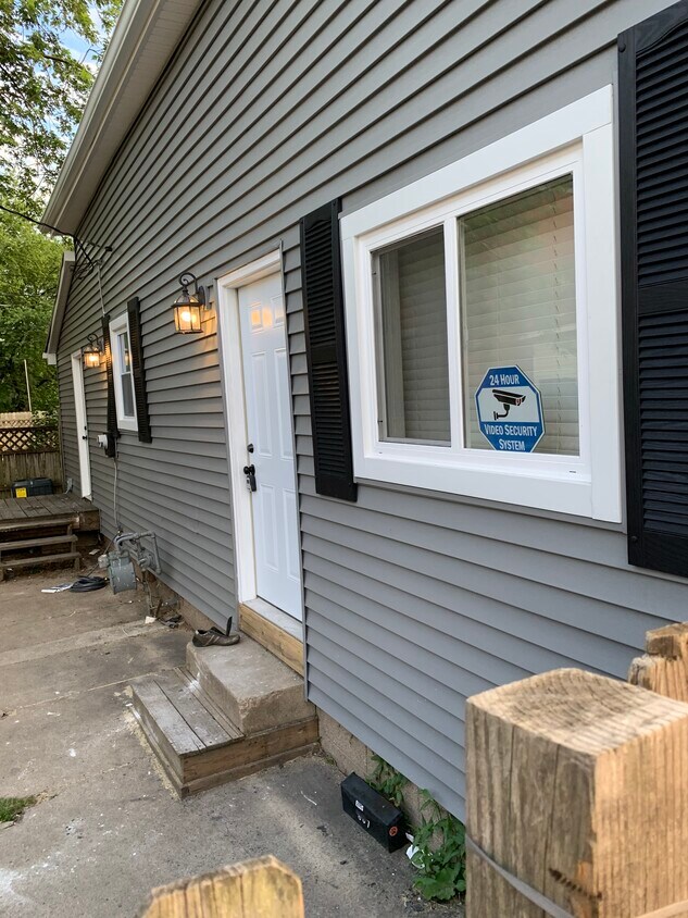 Primary Photo - 607 E Beck St