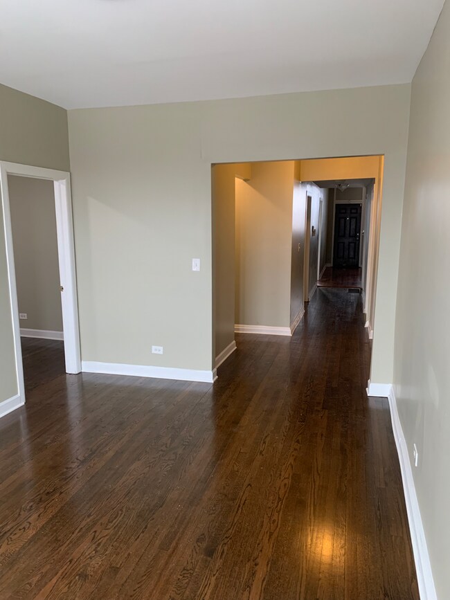 Building Photo - 4147 S Prairie Ave