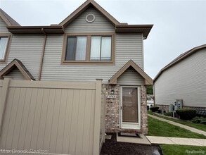 Building Photo - 50431 Bay Run S