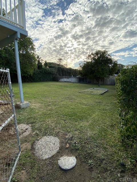 Building Photo - 627 N Rios Ave