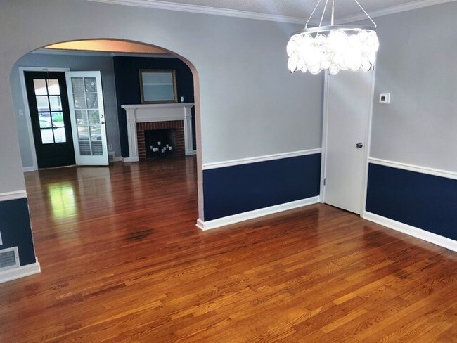 Building Photo - 3 Bed 2.5 Bath Traditional Tudor