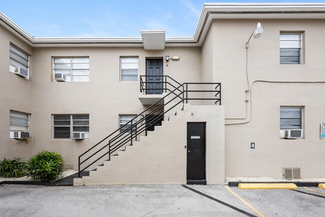 Foto del edificio - 821-825 SW 5th St