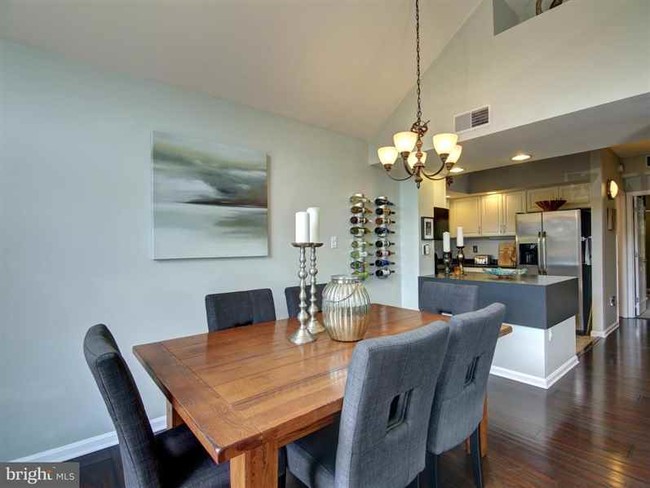 Building Photo - 1009 Cherrington Dr
