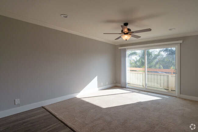 Living Room - Stone Creek Apartments