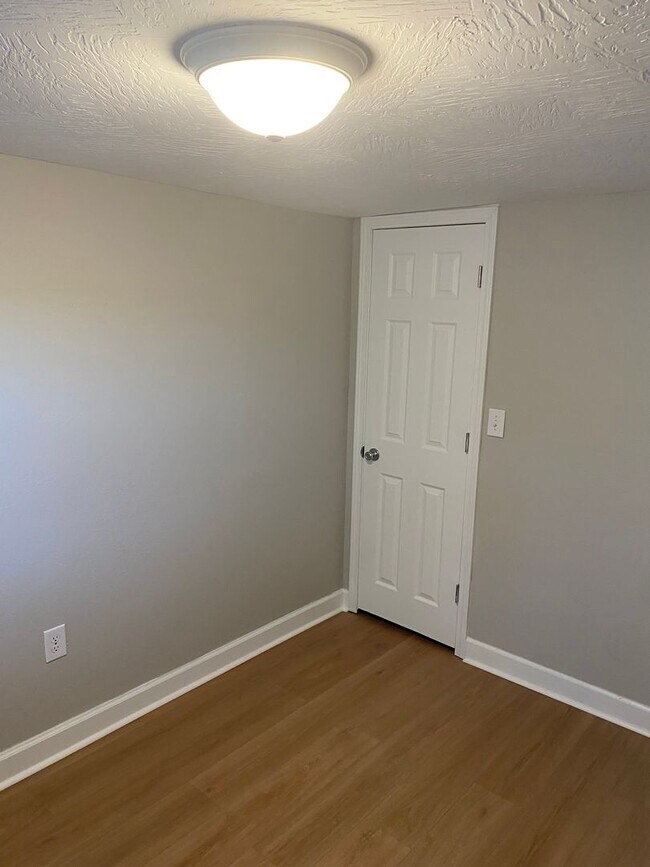 Building Photo - Fully Remodeled 2-Bedroom Home Near Grant ...