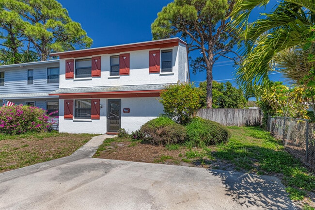 Building Photo - 2895 Via Del Lago