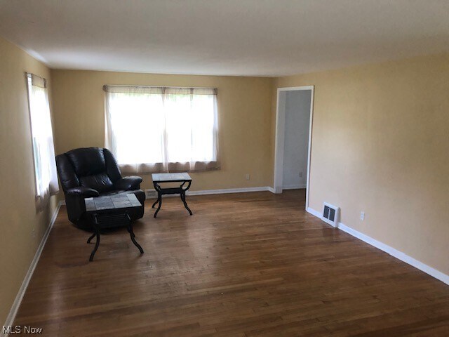 Foto del edificio - 2590 River Rd