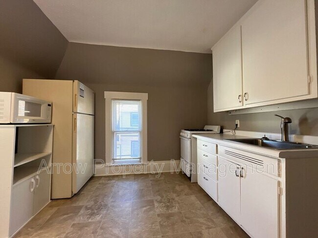 Foto del edificio - 3424 S Street