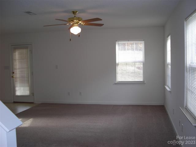 Building Photo - 123 Clusters Cir