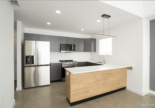 Building Photo - 24 Jenna Ln