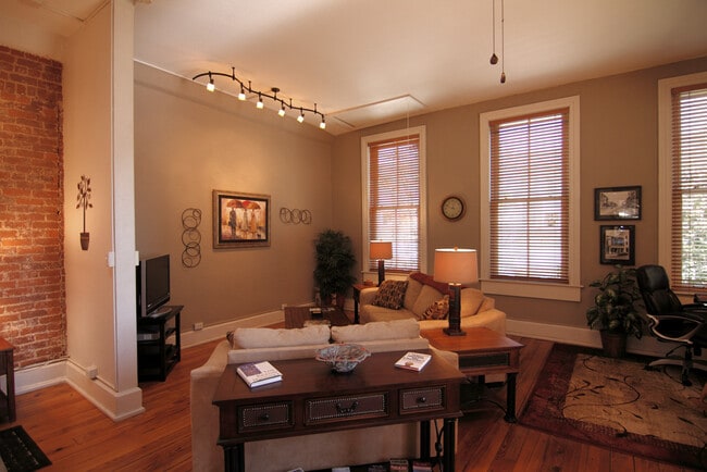 Building Photo - 39 Biltmore Ave