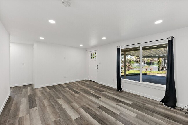 Foto del edificio - Renovated 3-Bed Rambler in Lakewood | Priv...