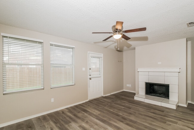 Building Photo - 16516 Woodside Dr