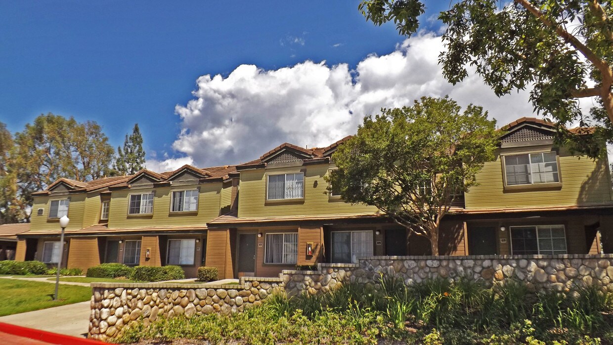Waterstone Alta Loma Apartments in Rancho Cucamonga, CA Westside