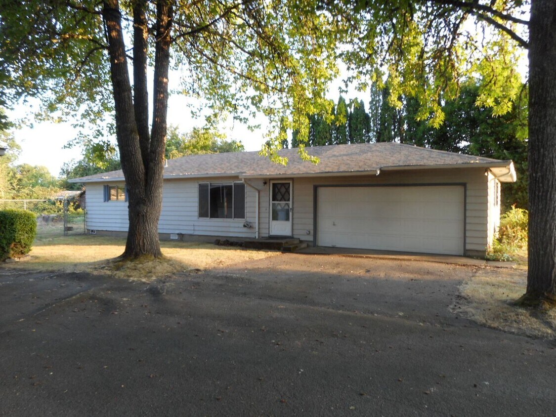 Foto principal - 3 Bedroom 1 Bath House in South Corvallis!