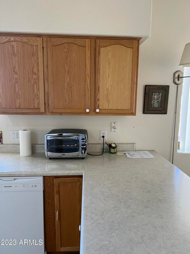 Foto del edificio - 476 S Meadowood Ln