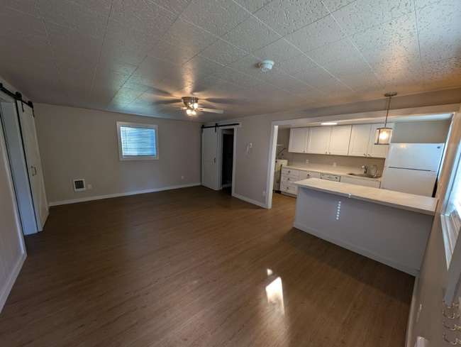 Building Photo - 12965 NE Carl Rd