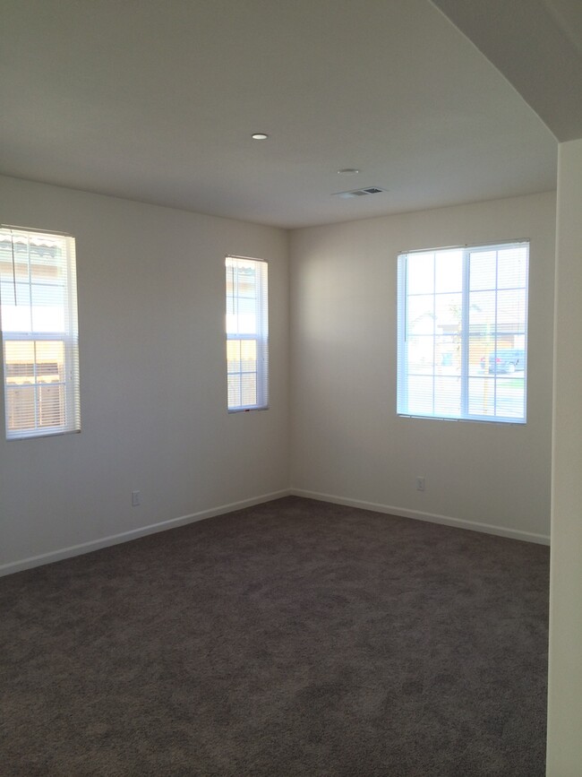 Foto del edificio - 4+2 - Near McKee Rd and Mountain Ridge in ...