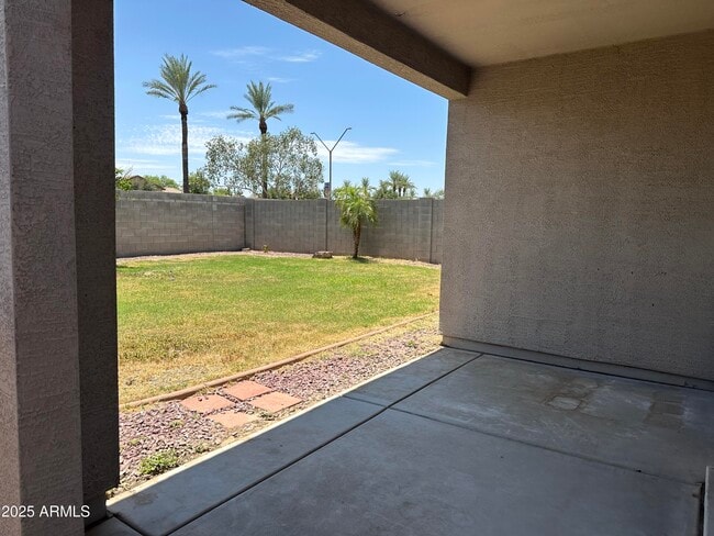 Building Photo - 14333 W Mitchell Dr