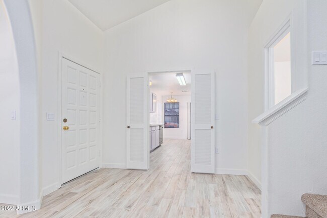 Foto del edificio - 509 E Rimrock Dr