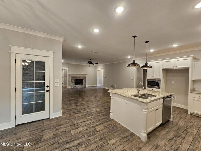 Building Photo - GARDENS AT SNOWDEN GROVE, 5 bedrooms!