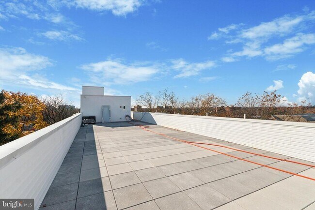 Foto del edificio - 5521 Wayne Ave