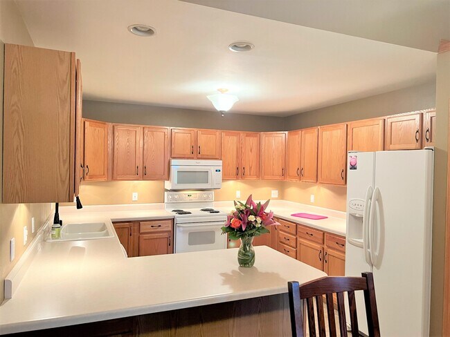 Large Kitchen - 873 Harper Dr