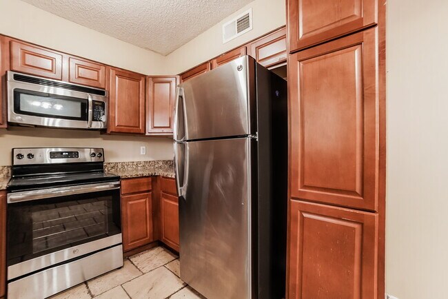 Foto del edificio - 732 Charter Oak Dr