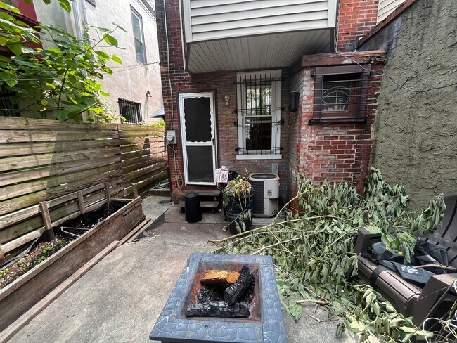 Foto del edificio - 2945 W Girard Ave