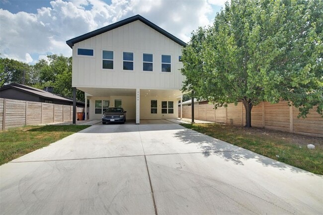 Foto del edificio - 2009 Iroquois Ln