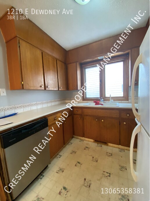 Photo du bâtiment - 3 bedroom, 1 Bathroom Duplex