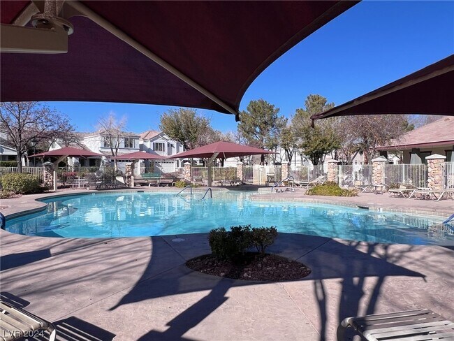 Foto del edificio - 6236 Huntington Ridge Ave